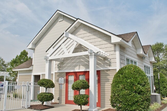 Building Photo - 2 Bedroom Condo w/Open Floor-Plan & Stainless Steel Appliances! Some Utilities Included!