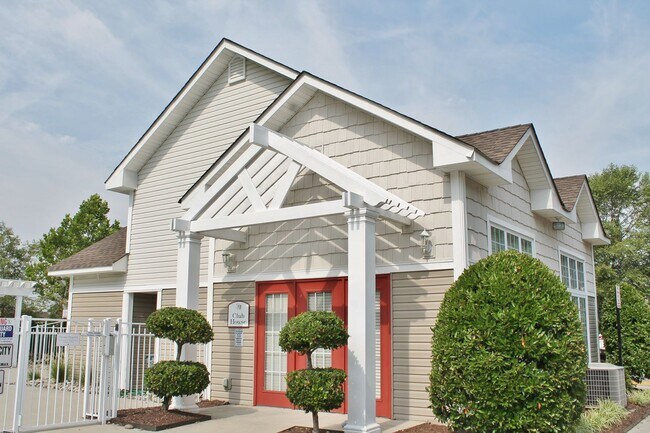 Foto del edificio - 2 Bedroom Condo w/Open Floor-Plan & Stainless Steel Appliances! Some Utilities Included!