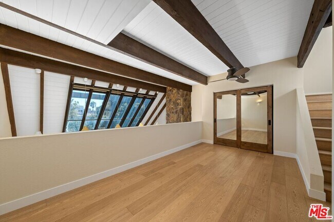 Building Photo - 33 Reef St