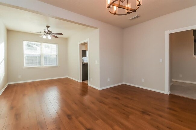 Building Photo - 2913 Veva Dr