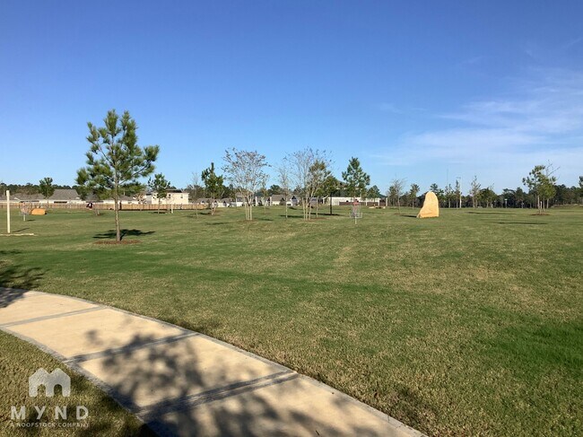 Building Photo - 15475 Maple Ter Dr