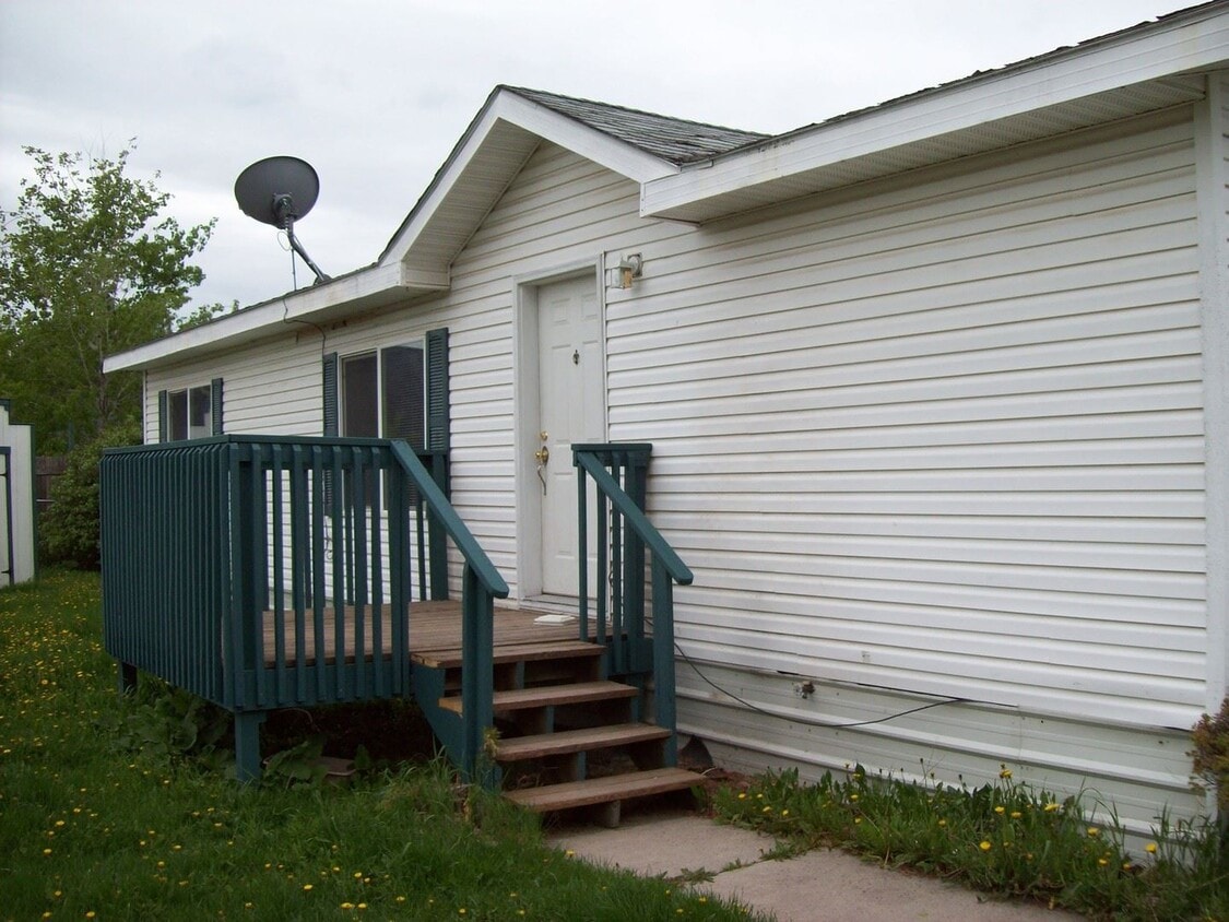 3 br, 2 bath House 406 1/2 Solberg Drive House Rental in Kalispell