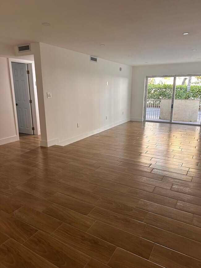 Building Photo - 8950 SW 69th Ct