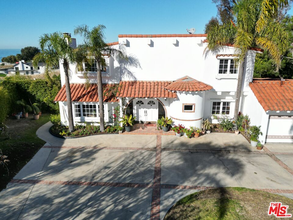 Primary Photo - 6855 Dume Dr