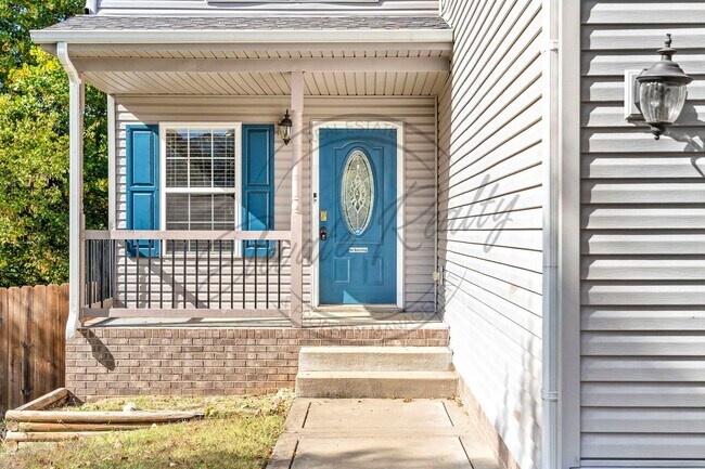 Building Photo - Charming 3-Bedroom Home with Bonus Room, F...