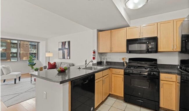 Photo - 800 4th St SW House