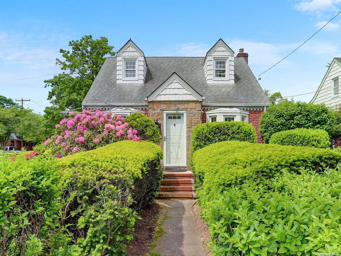 Primary Photo - 1701 New Hyde Park Rd