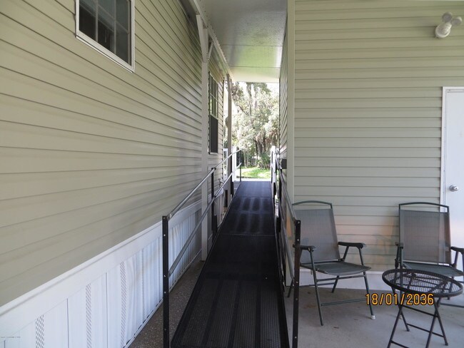 Foto del edificio - 325 Holiday Park Blvd NE