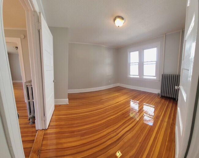 Bed room - 460 S Quaker Ln