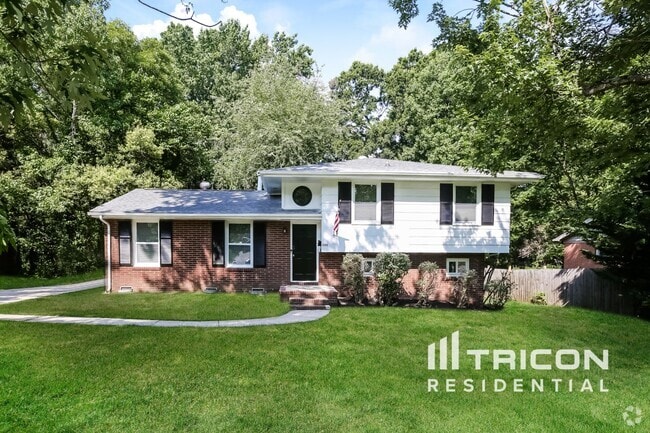 Building Photo - 4200 Gladstone Ln