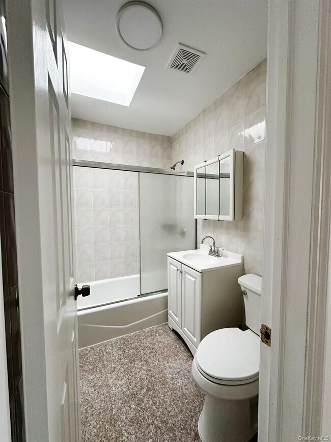 Foto del edificio - 142-06 Horace Harding Expy