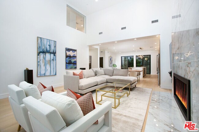 Foto del edificio - 244 S Gramercy Pl