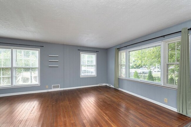 Foto del edificio - Great Broad Ripple Location With Fenced Ba...