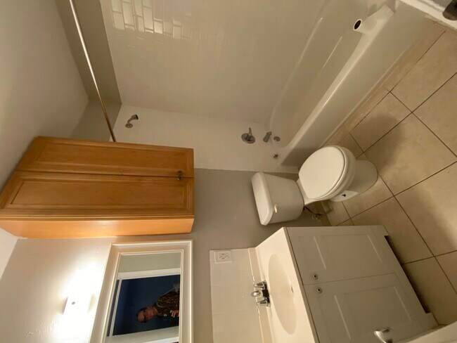 Building Photo - 5168 NE 6th Ave