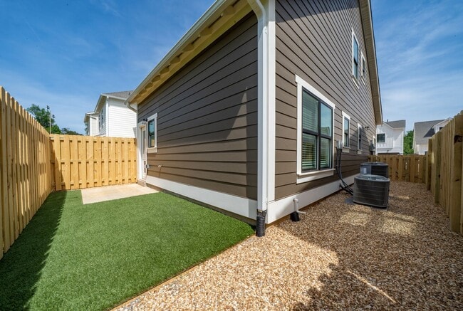 Building Photo - 2 Bedroom Home with Bonus Office/Flex Space!