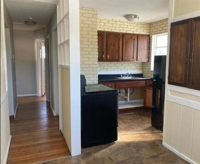 Building Photo - 5619 Sanborn Dr