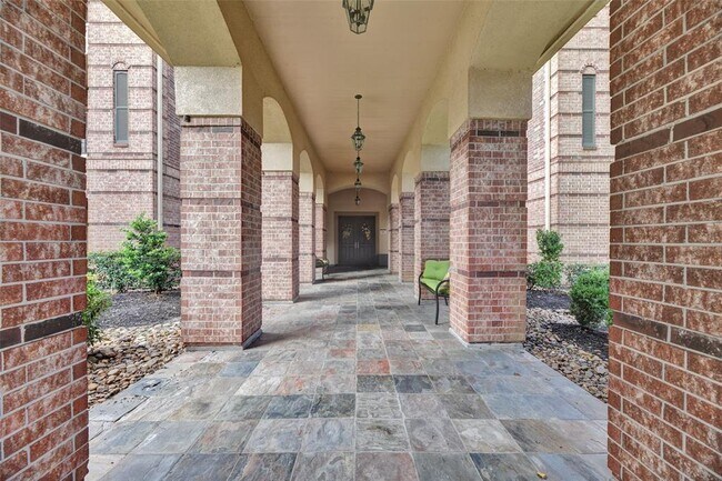 Building Photo - 2815 Kings Crossing Dr