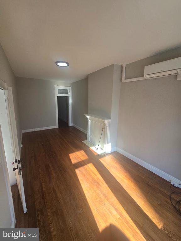 Foto del edificio - 101 E 3rd St