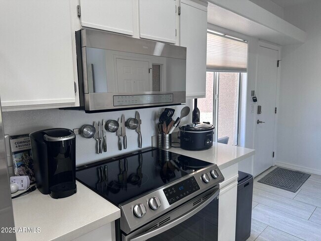 Building Photo - 13204 N Mountainside Dr