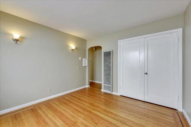 Building Photo - bedroom in San Francisco CA 94115