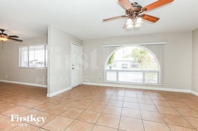 Foto del edificio - 2651 E Billings St