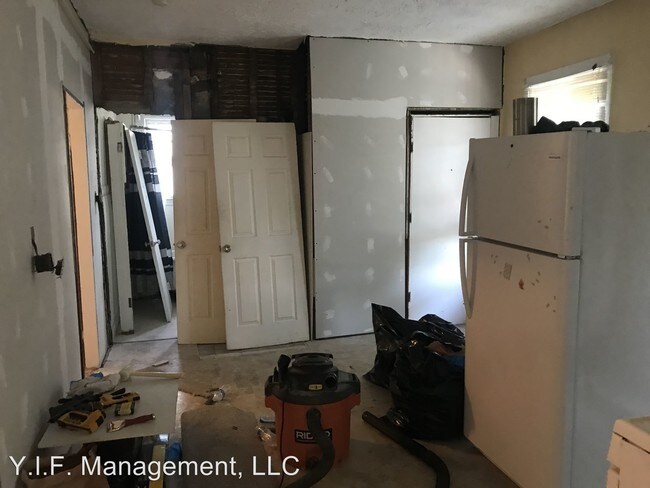 Building Photo - 107 Heath St