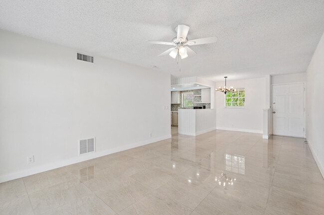 Building Photo - 148 Yacht Club Dr