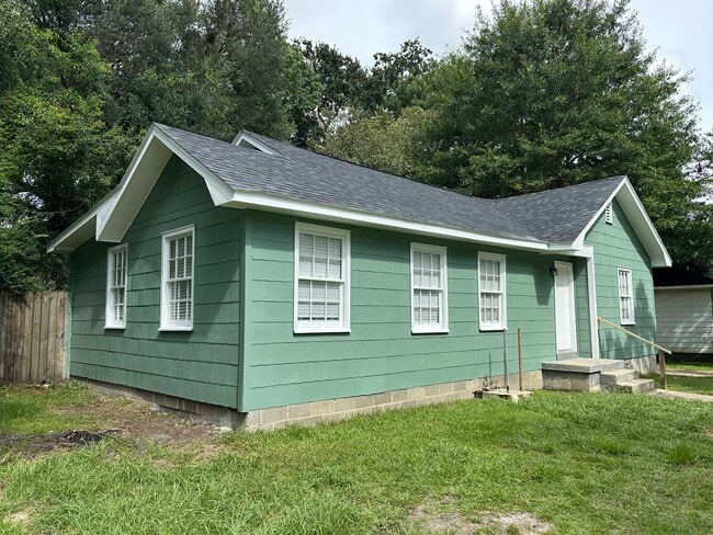 Building Photo - 163 Potter Dr