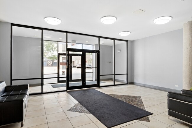 Building Photo - 4131 W Belmont Ave