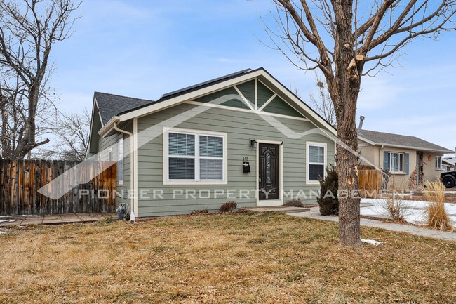 Building Photo - Charming Single Family Home with Washer/Dr...