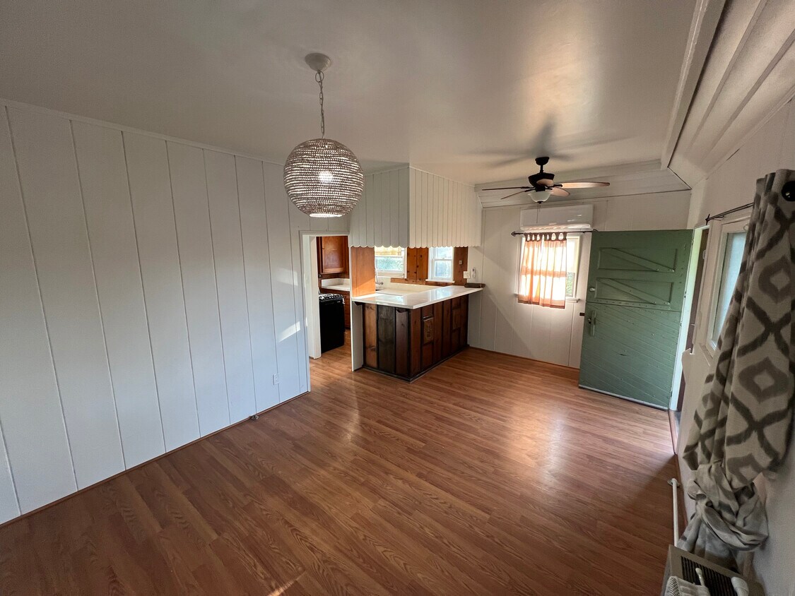 Foto principal - 248 S Batavia St