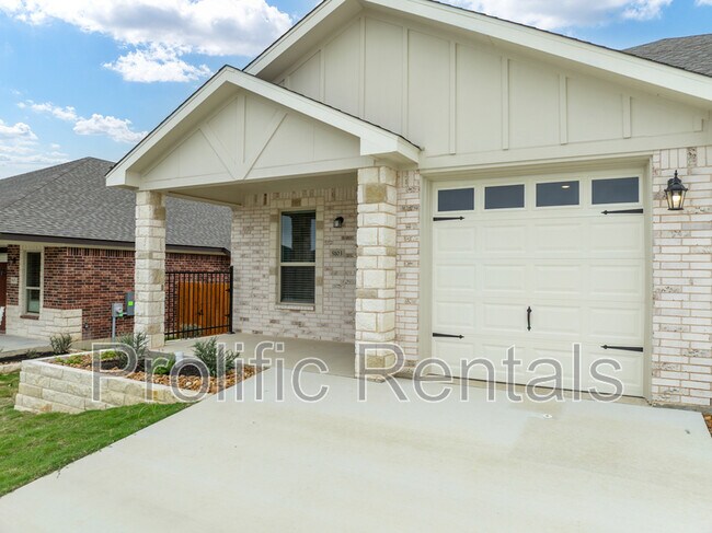 Foto del edificio - 5103 Rose Petal Ct