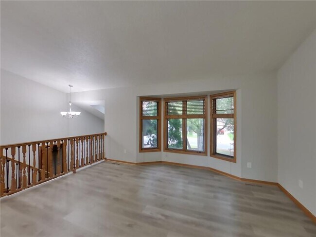 Foto del edificio - 5752 W 134th St
