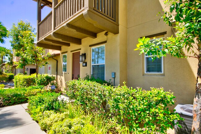 Building Photo - 950 N Chaparral Ln