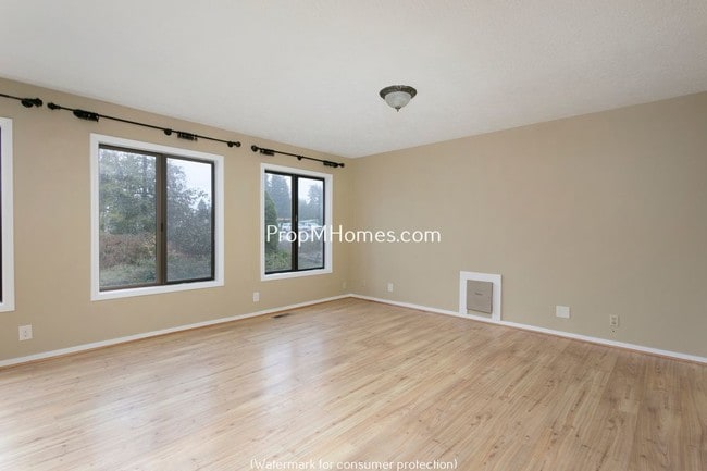 Building Photo - 11060 SW Tonquin Rd