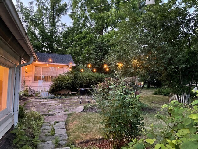 Foto del edificio - Stunning 3 bedroom home in Shaker Hts