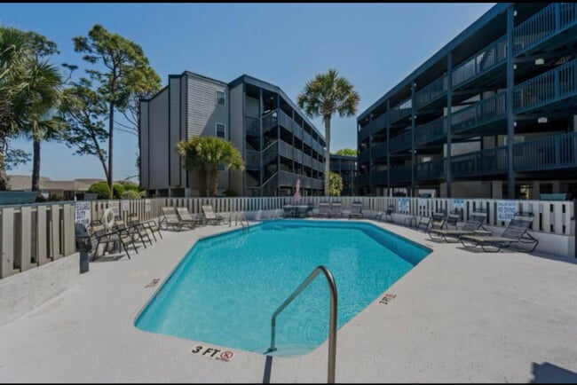 Building Photo - 1500 Cenith Dr