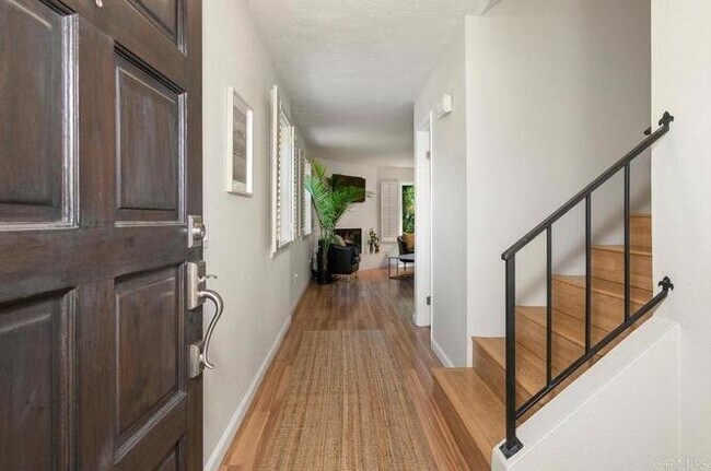 Foto del edificio - 5095 Lambert Ln