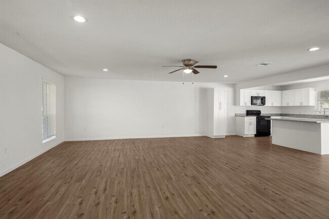 Building Photo - 914 Grand Oaks Dr