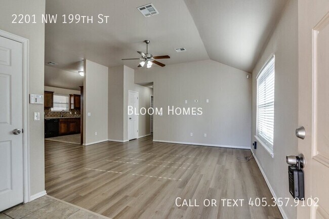 Foto del edificio - 2201 NW 199th St