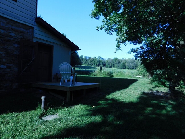 Deck with back yard - 6906 Tollgate Rd