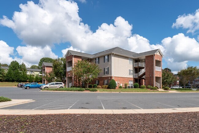Foto del edificio - 2274 N Fayetteville St