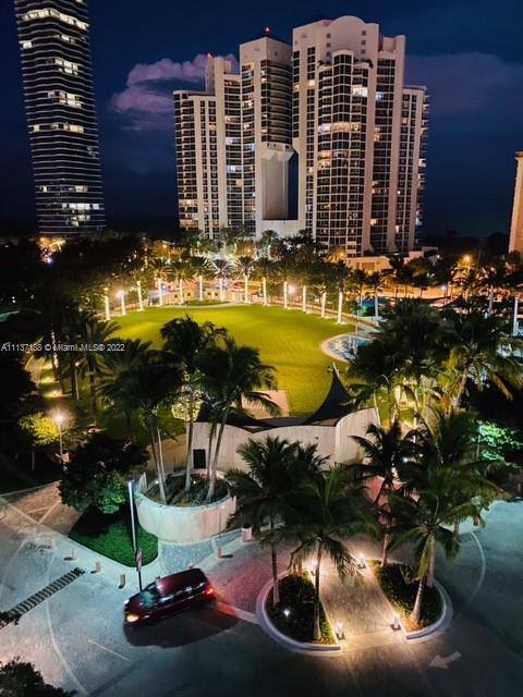 Foto del edificio - 19370 Collins Ave