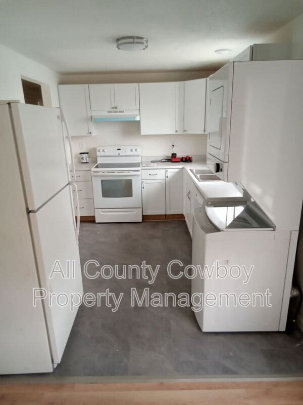 Building Photo - 705 Ferris Ct