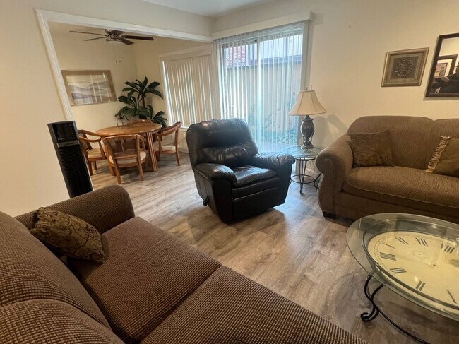 Living Room2 - 1550 W Ashlan Ave