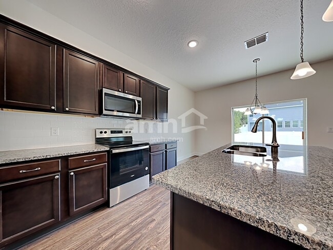 Building Photo - 1305 Mount Logan Dr