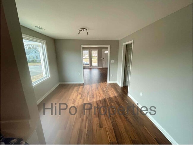 Building Photo - 1747 Center Way S