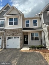 Building Photo - 9 Turf Ct