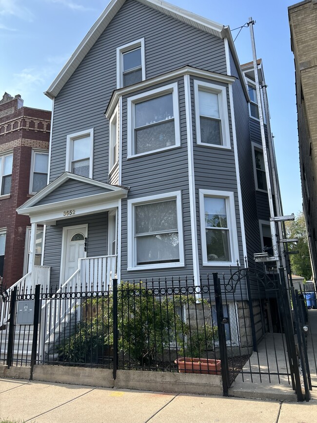 Foto del edificio - 3652 W Shakespeare Ave