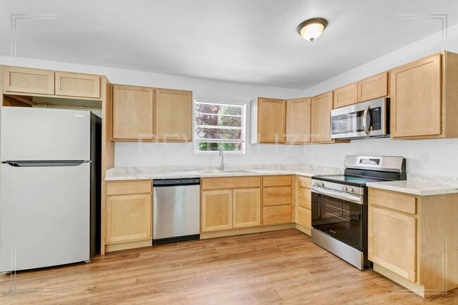 Building Photo - Fully Renovated 4 Bed / 2 Bath in Bay Mine...